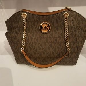Michael Kors lg chain shoulder tote